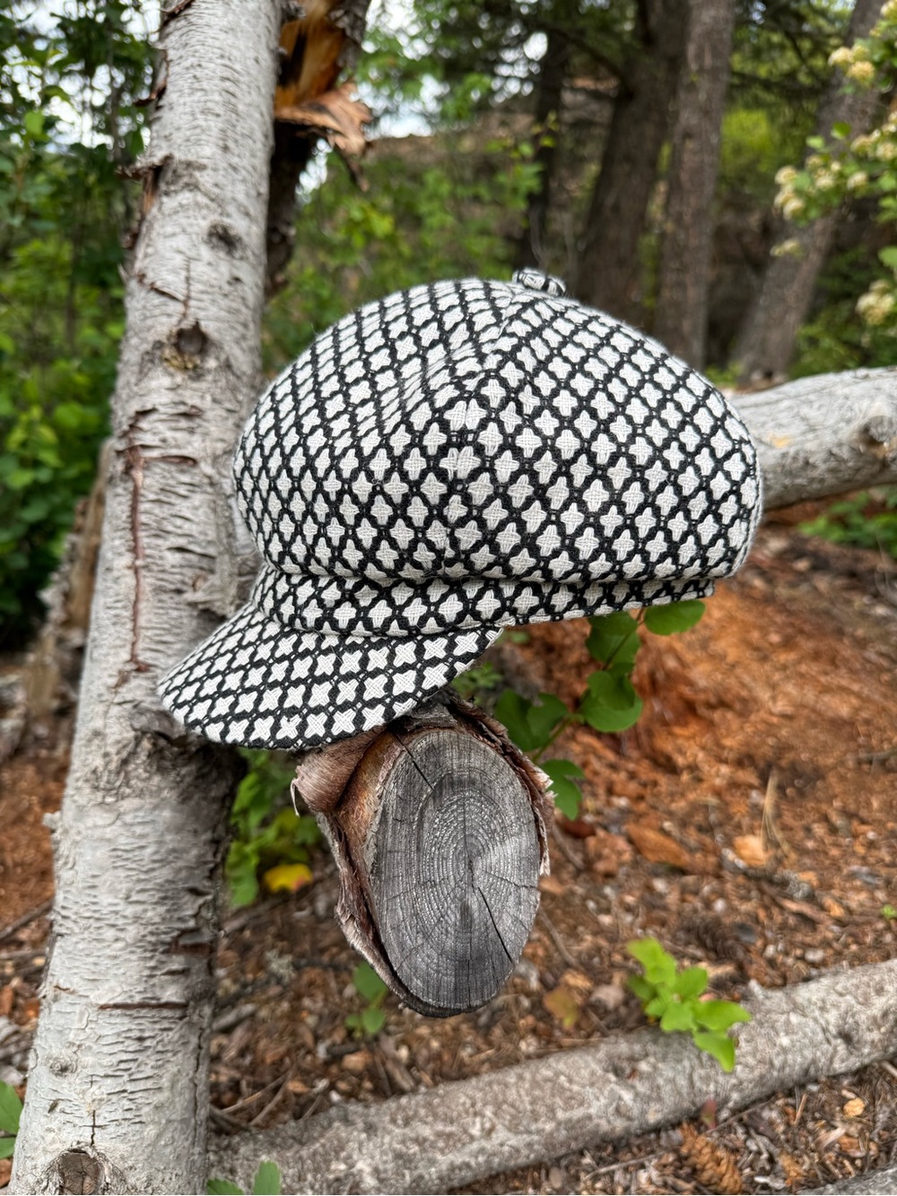 Black and White Patterned Newsboy Cap
